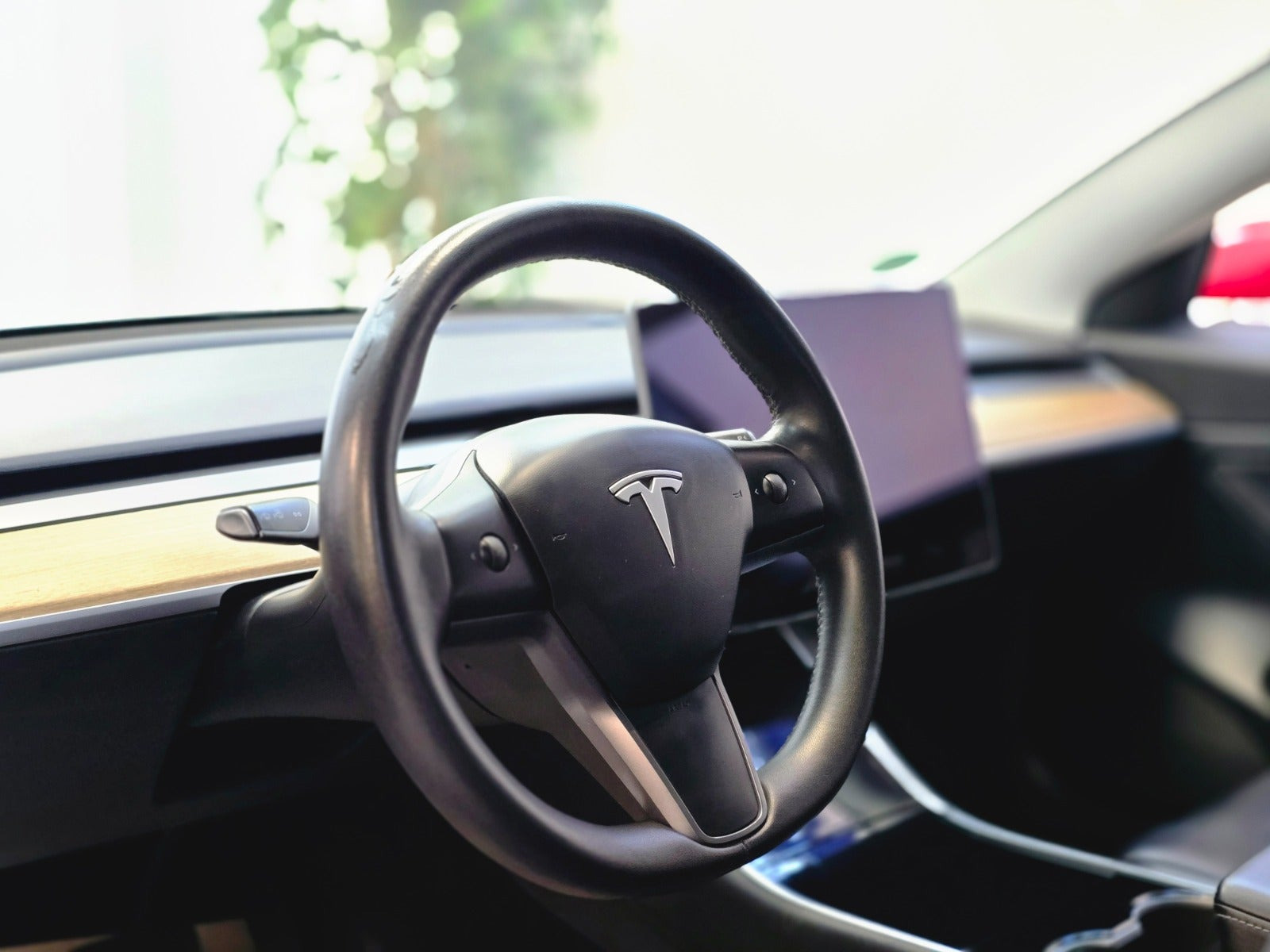 Rød Tesla Model 3 fra 2020