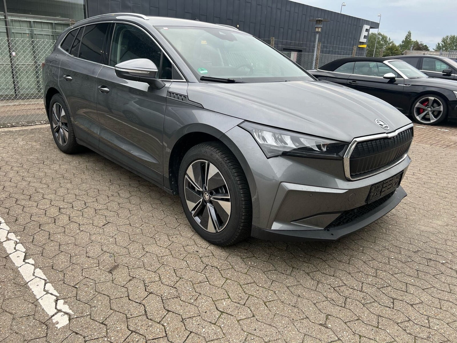 Grå Skoda Enyaq fra 2025