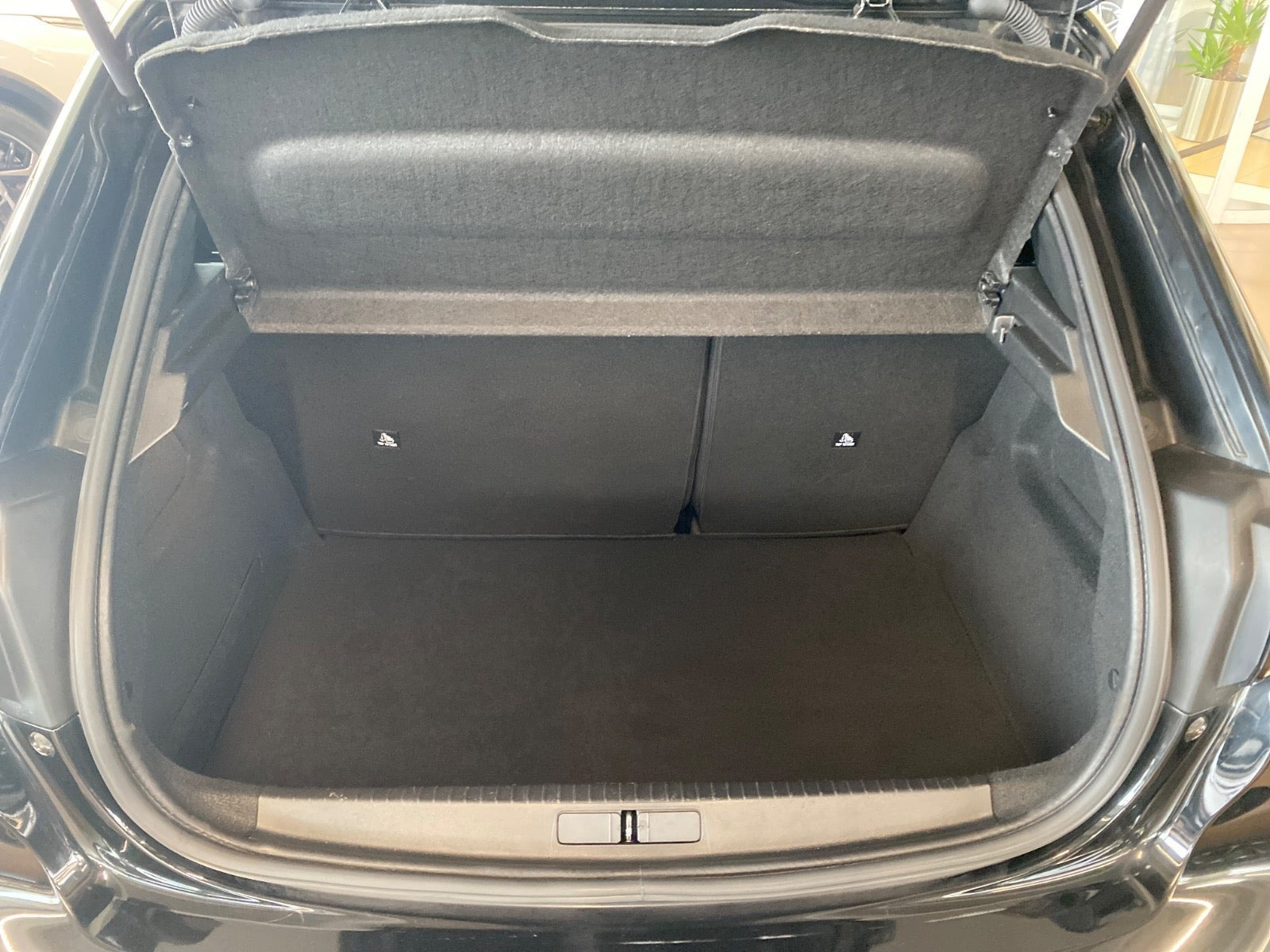 Sort Peugeot 208 fra 2020