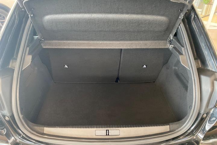 Sort Peugeot 208 fra 2020