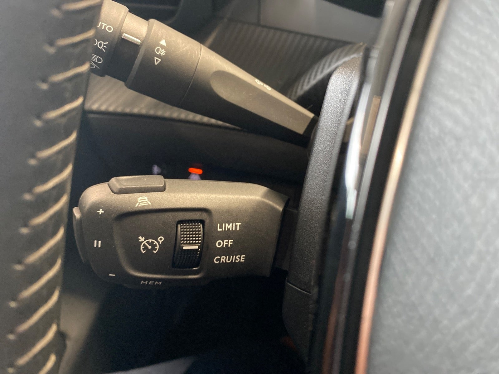 Sort Peugeot 208 fra 2020