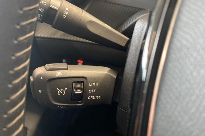 Sort Peugeot 208 fra 2020