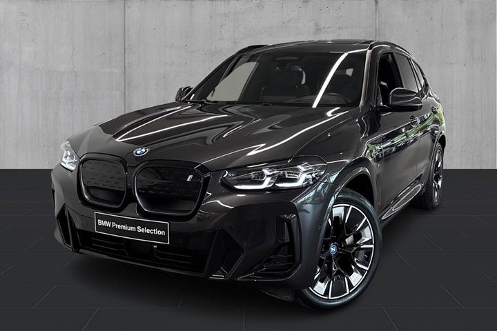 Grå BMW iX3 fra 2024