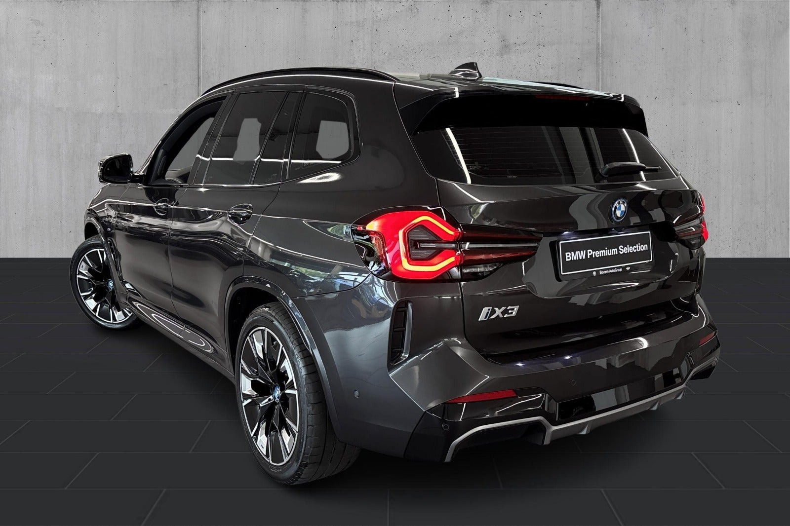 Grå BMW iX3 fra 2024