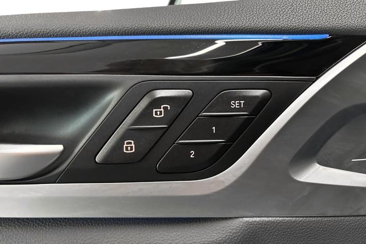 Grå BMW iX3 fra 2024