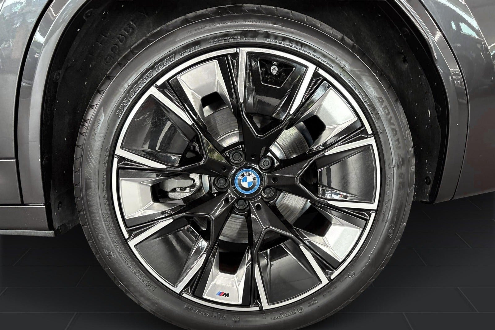 Grå BMW iX3 fra 2024