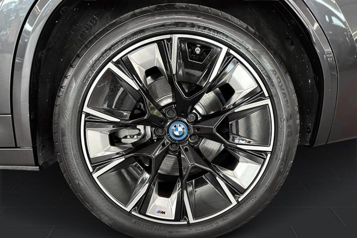 Grå BMW iX3 fra 2024