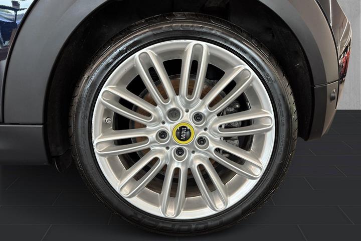 Sort Mini Cooper SE fra 2023