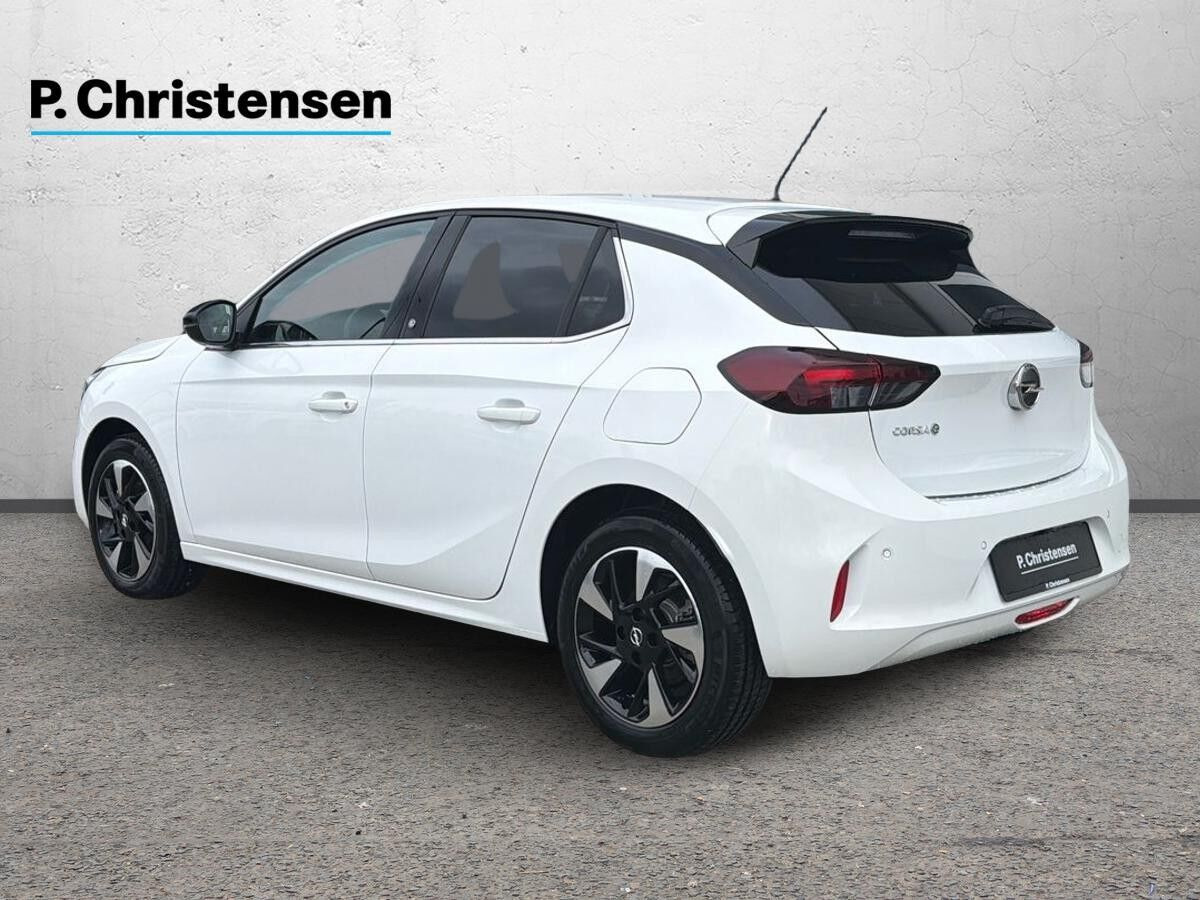Hvid Opel Corsa-e fra 2023