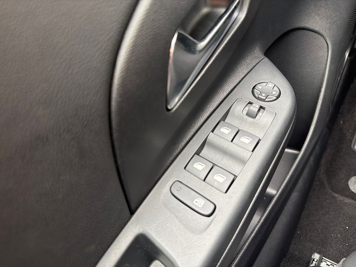 Hvid Opel Corsa-e fra 2023