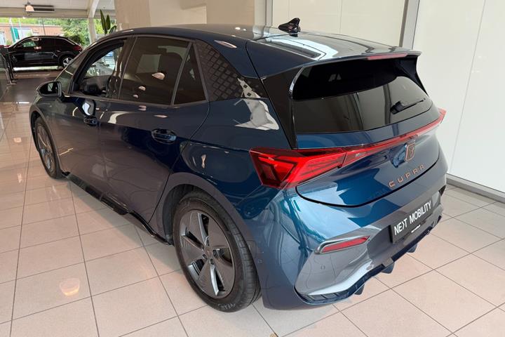 Blå Cupra Born fra 2022