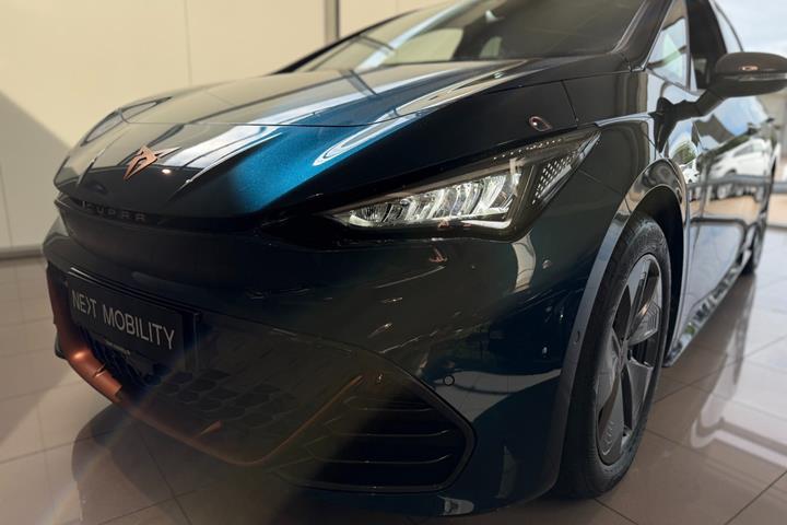 Blå Cupra Born fra 2022