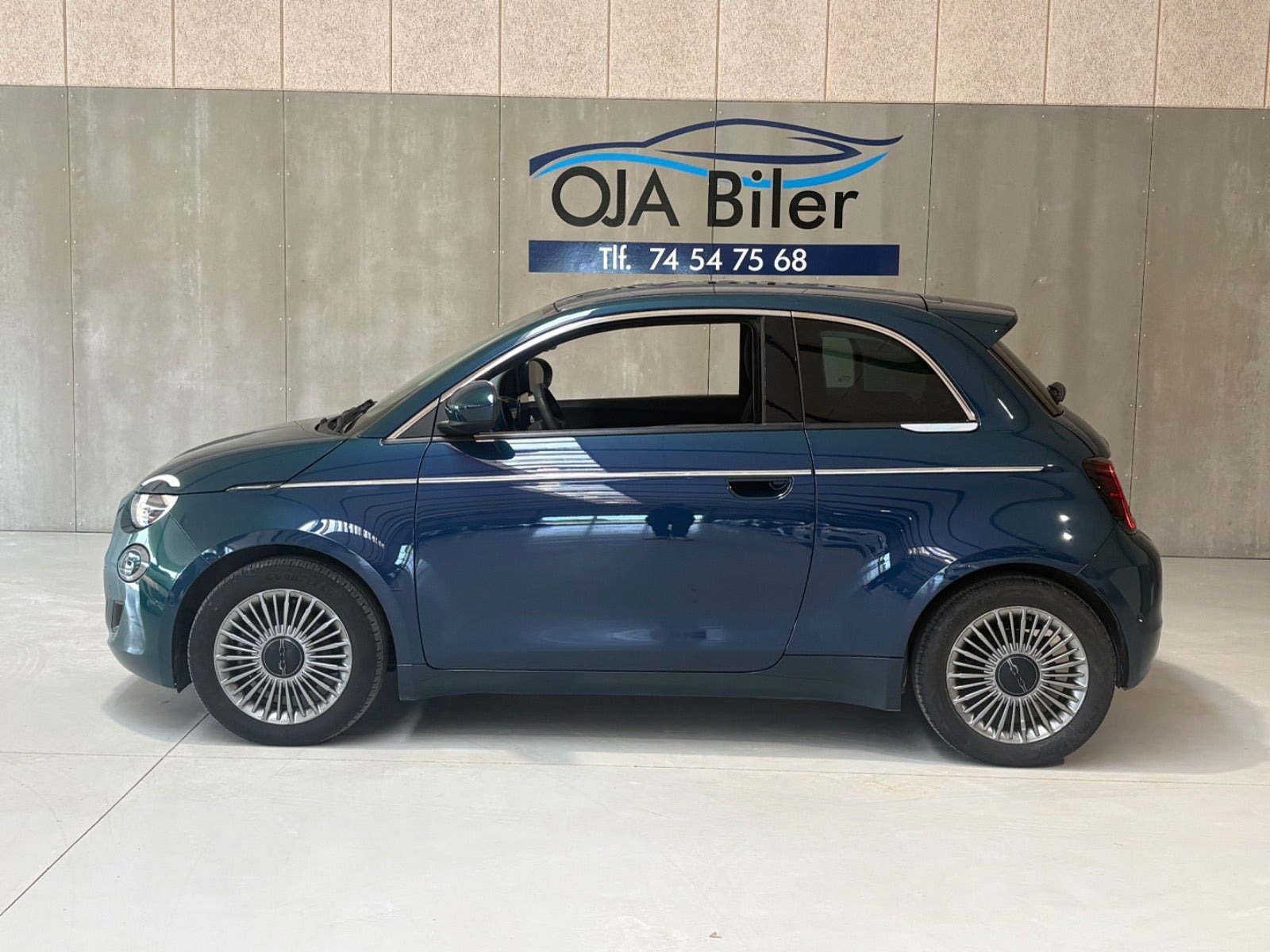 Blå Fiat 500e fra 2024