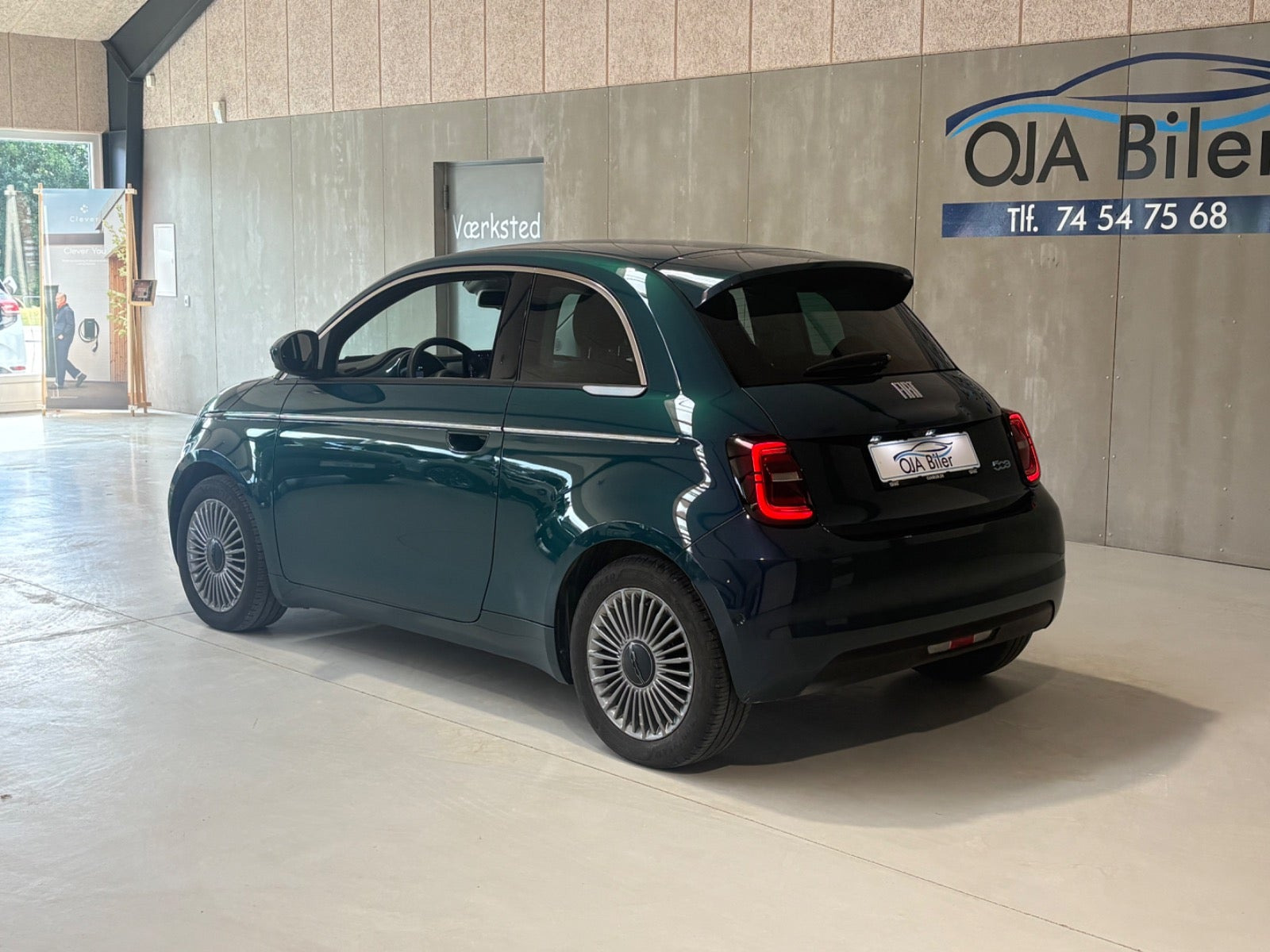 Blå Fiat 500e fra 2024