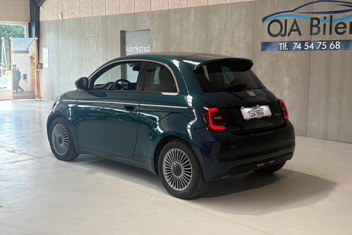 Blå Fiat 500e fra 2024