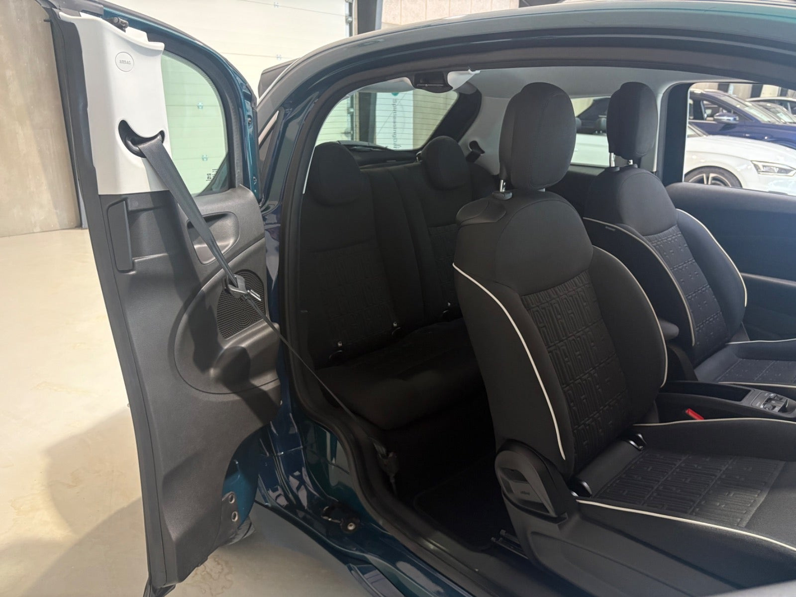 Blå Fiat 500e fra 2024