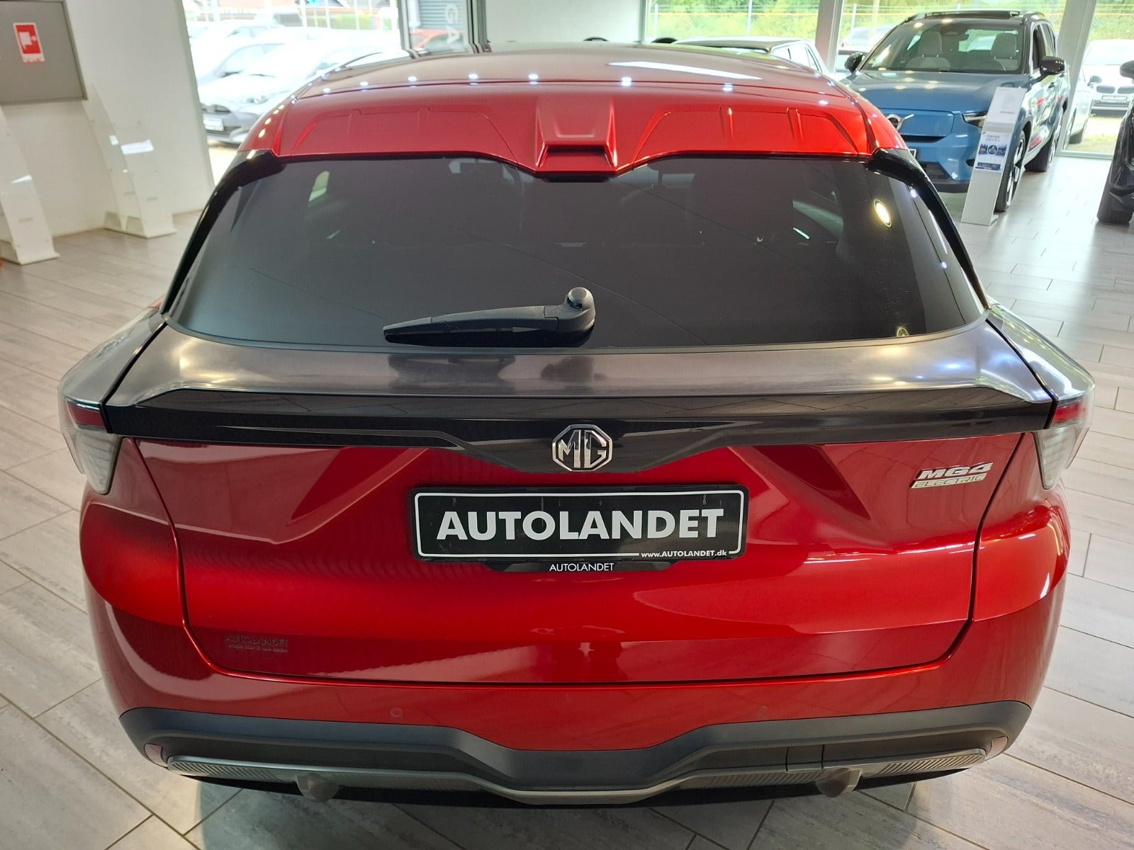 Rød MG MG4 fra 2023