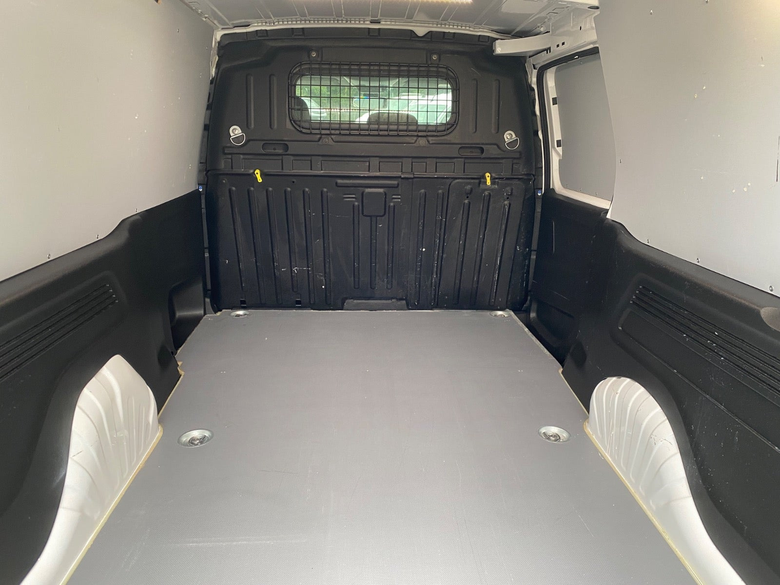 Hvid Citroën Berlingo fra 2021