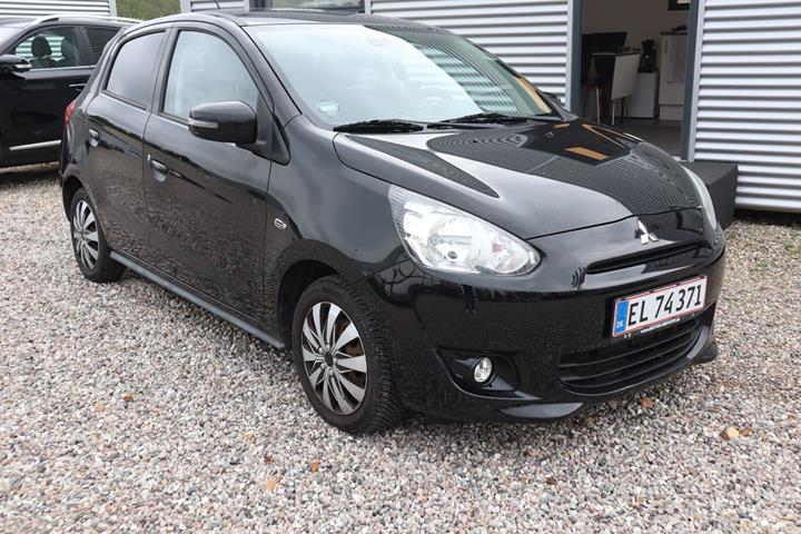 Sort Mitsubishi Space Star fra 2015