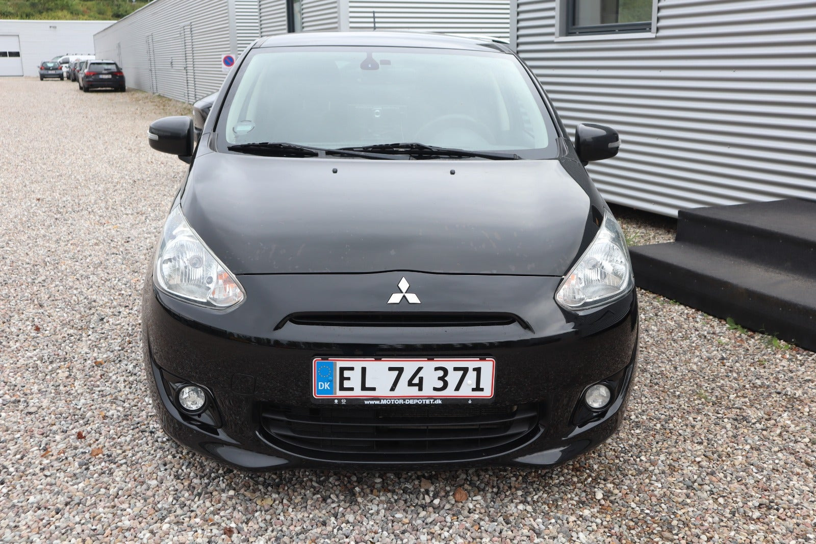 Sort Mitsubishi Space Star fra 2015
