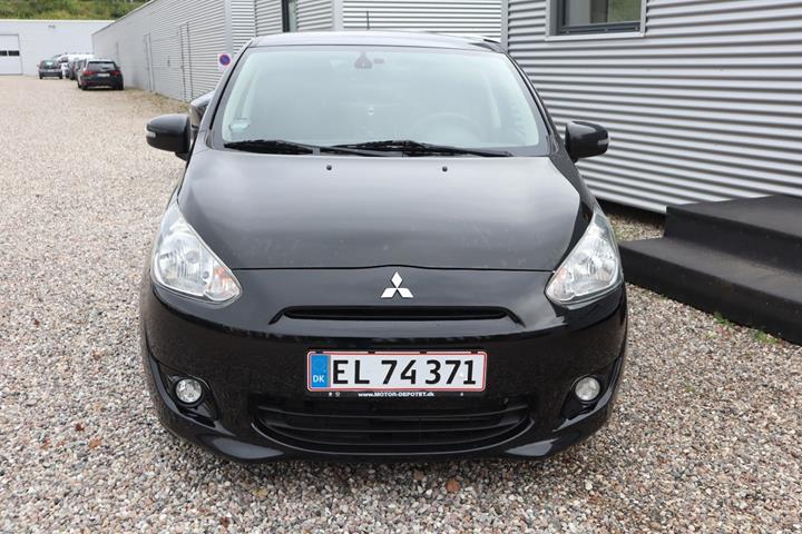 Sort Mitsubishi Space Star fra 2015