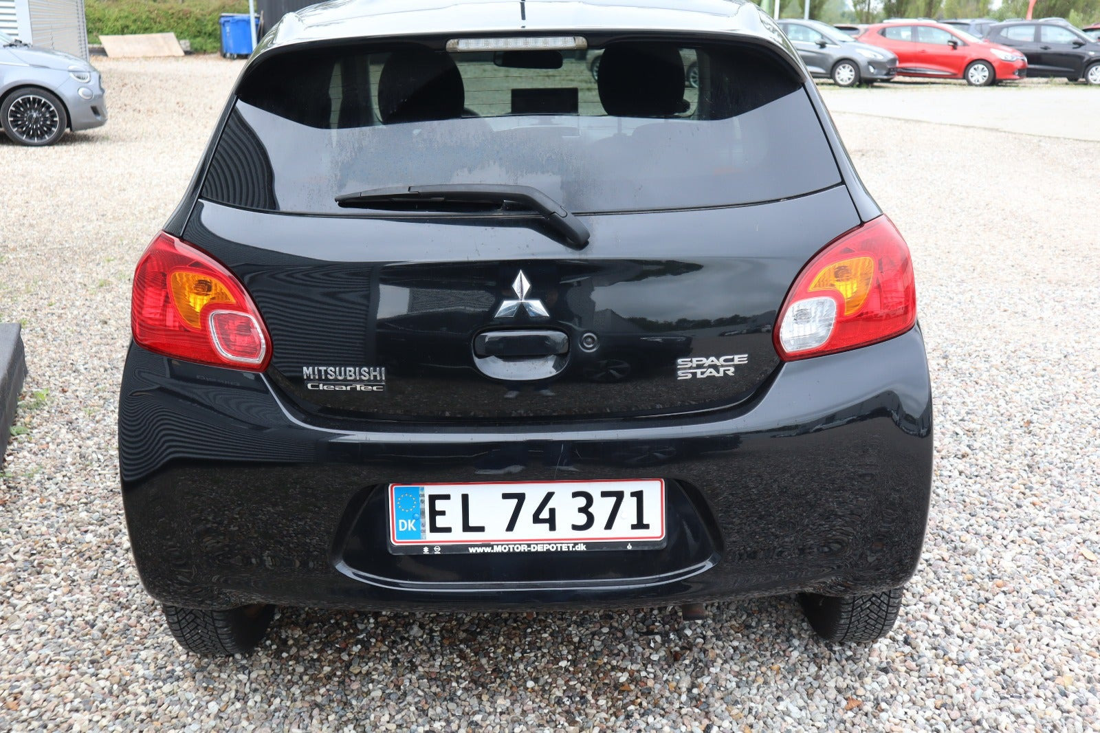 Sort Mitsubishi Space Star fra 2015