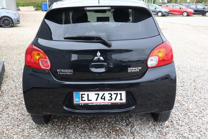 Sort Mitsubishi Space Star fra 2015