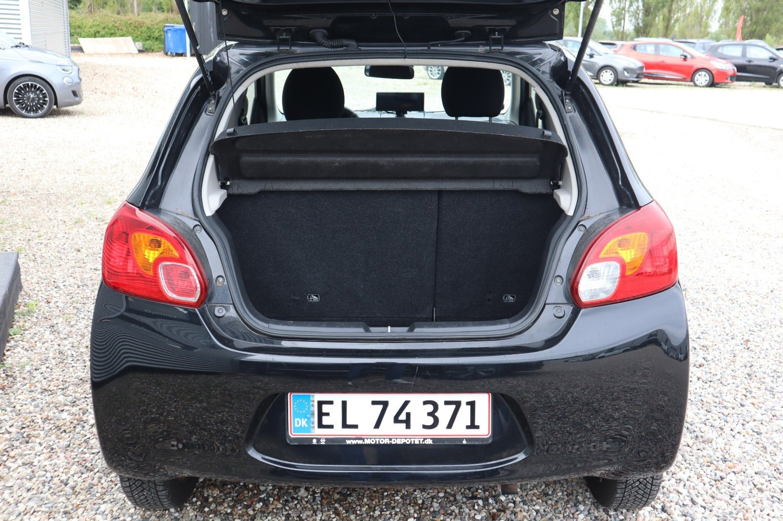 Sort Mitsubishi Space Star fra 2015
