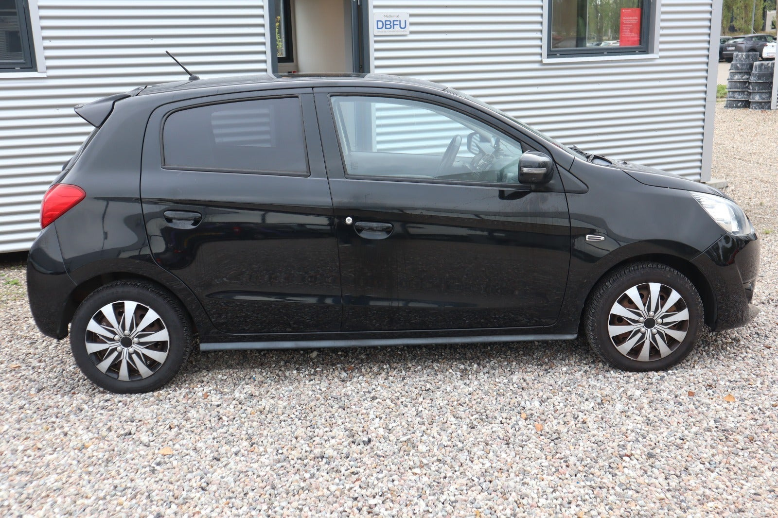 Sort Mitsubishi Space Star fra 2015