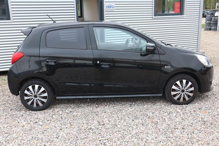 Sort Mitsubishi Space Star fra 2015