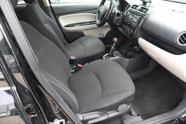 Sort Mitsubishi Space Star fra 2015