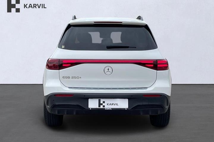 Hvid Mercedes EQB250+ fra 2025