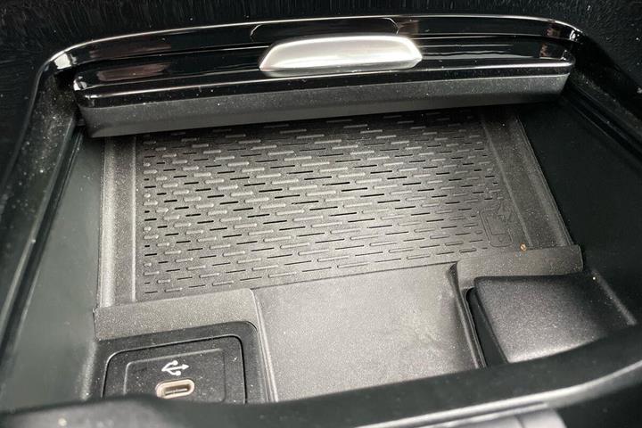 Hvid Mercedes EQB250+ fra 2025