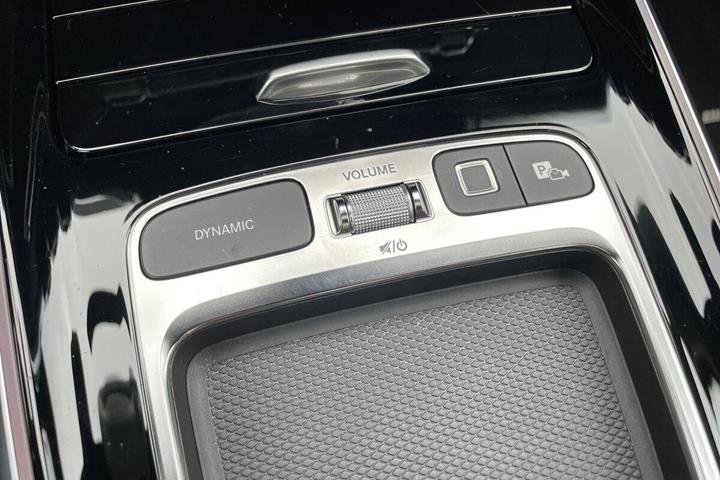 Hvid Mercedes EQB250+ fra 2025