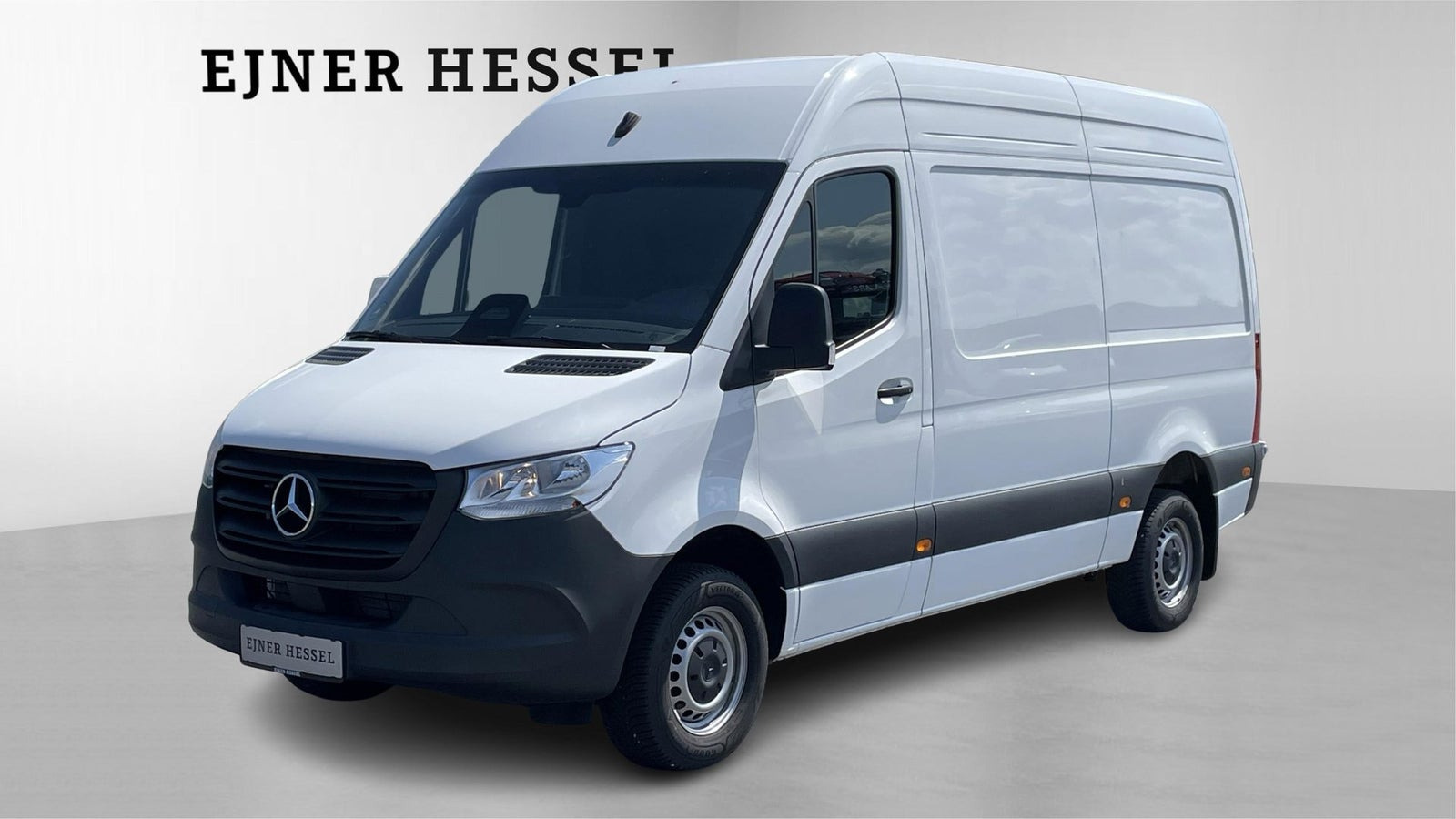 Hvid Mercedes Sprinter 317 fra 2024