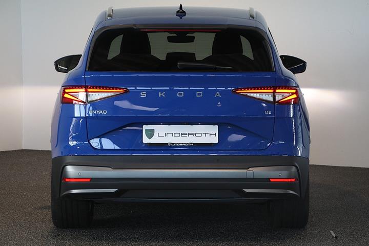 Blå Skoda Enyaq fra 2024