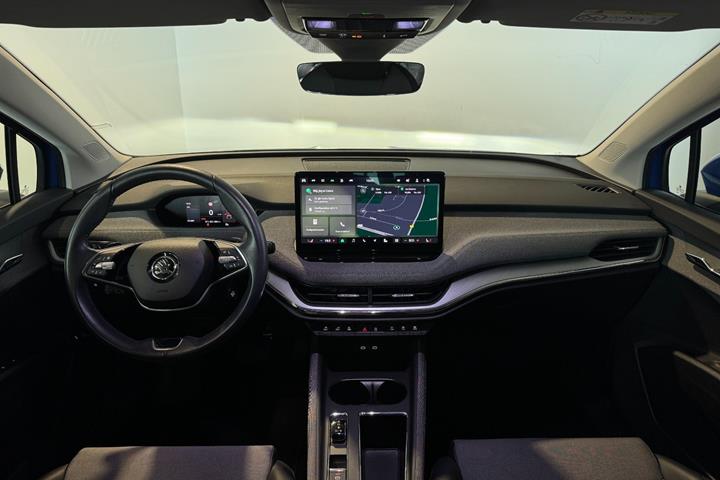 Blå Skoda Enyaq fra 2024