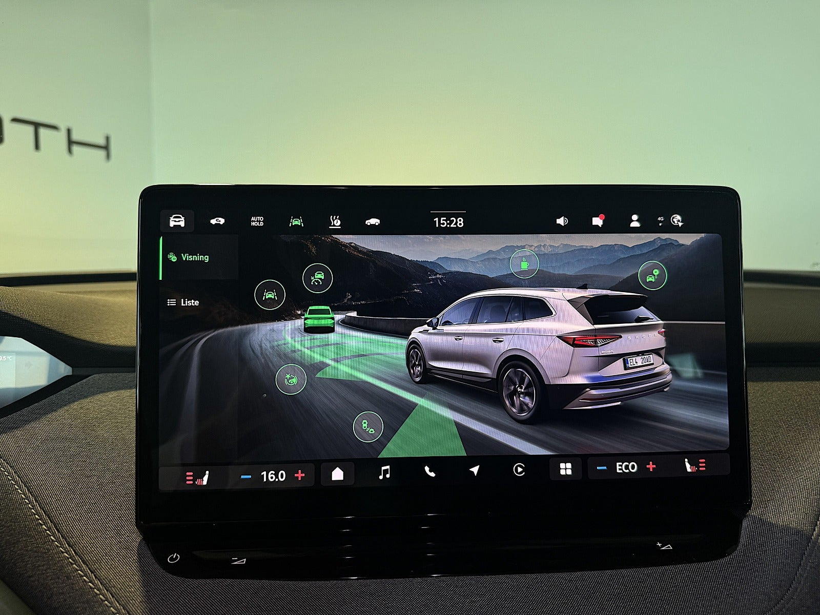 Blå Skoda Enyaq fra 2024