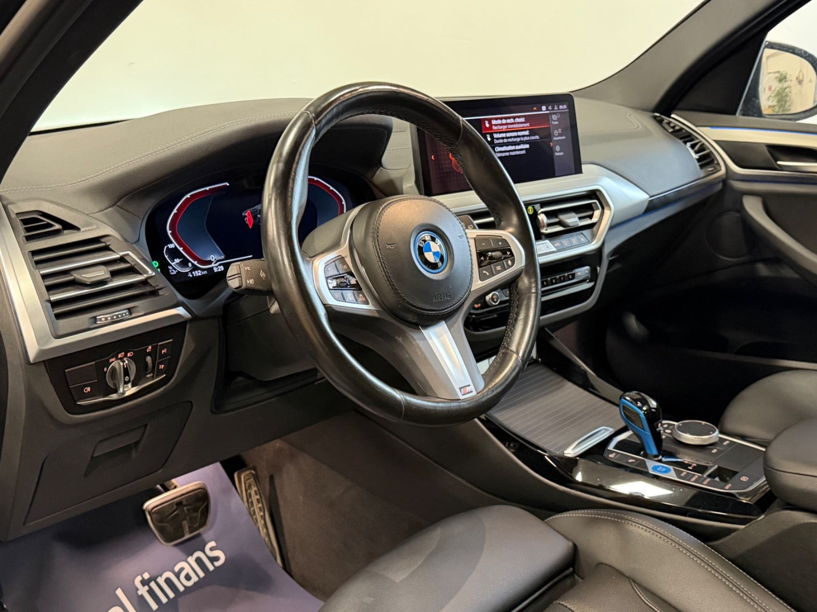 Blå BMW iX3 fra 2022