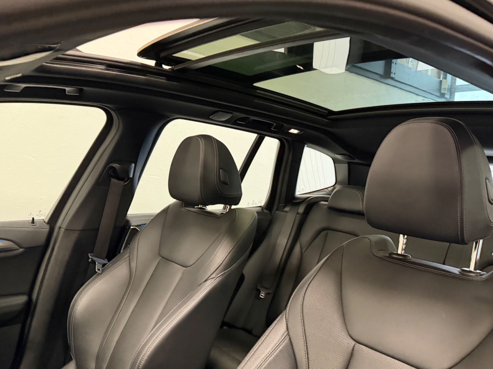 Blå BMW iX3 fra 2022