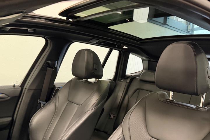 Blå BMW iX3 fra 2022
