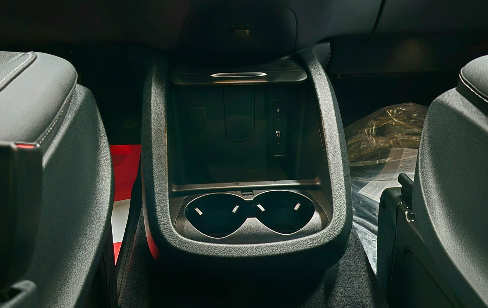 Grå Mercedes EQV300 fra 2025