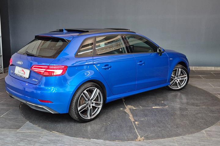 Blå Audi A3 fra 2018