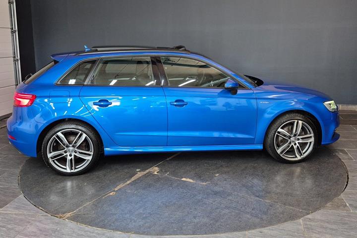 Blå Audi A3 fra 2018