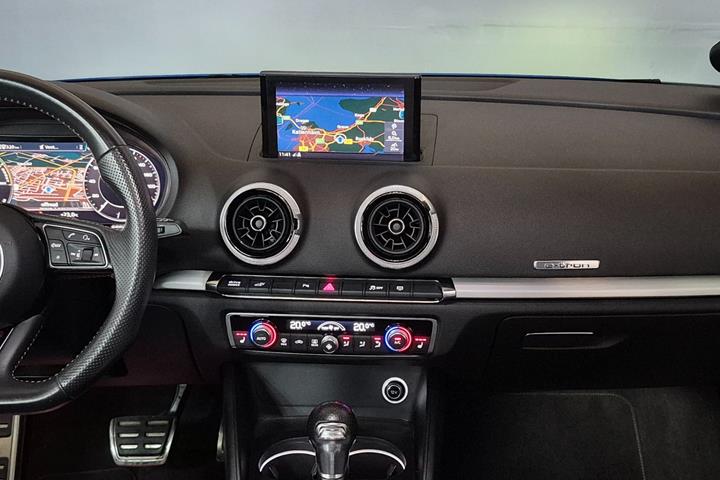 Blå Audi A3 fra 2018