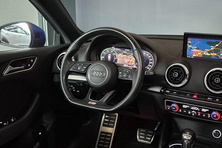 Blå Audi A3 fra 2018