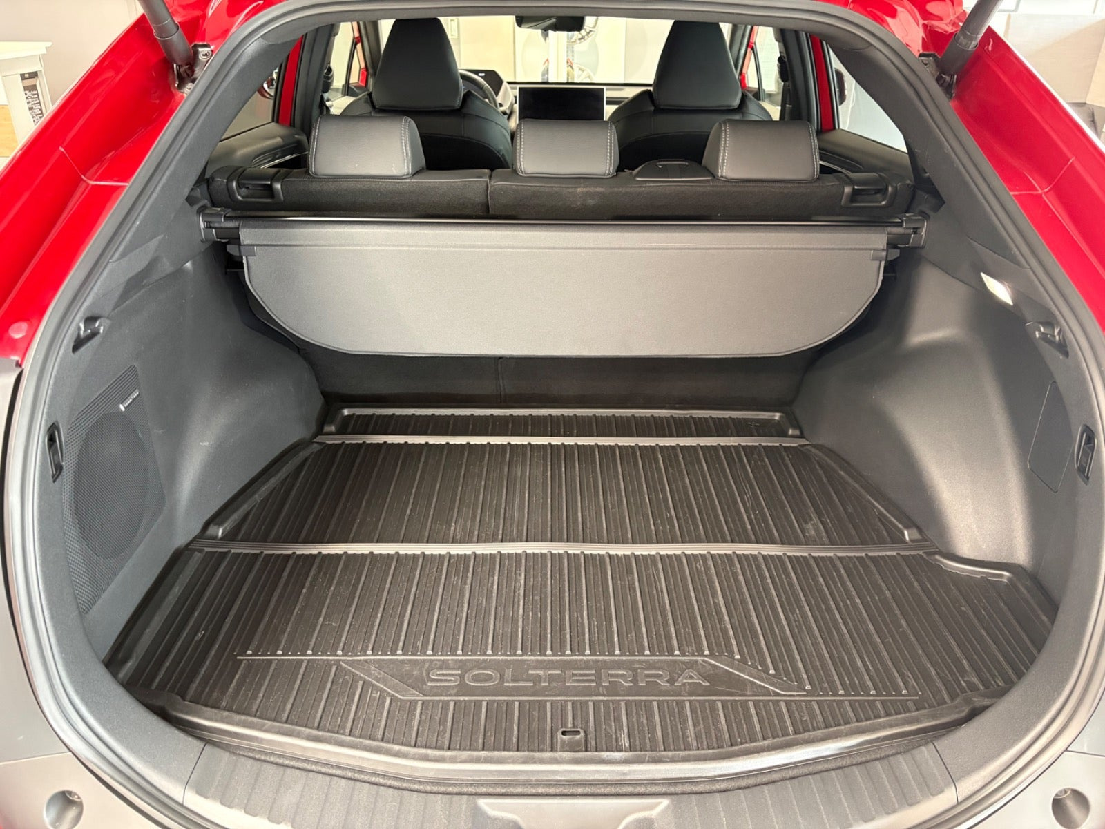 Rød Subaru Solterra fra 2023