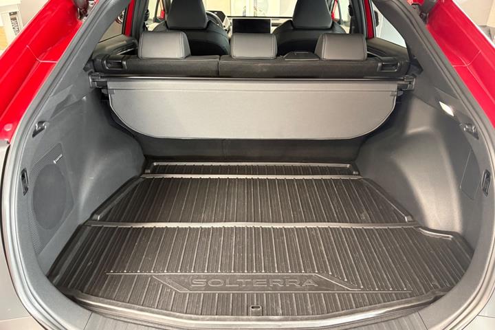 Rød Subaru Solterra fra 2023