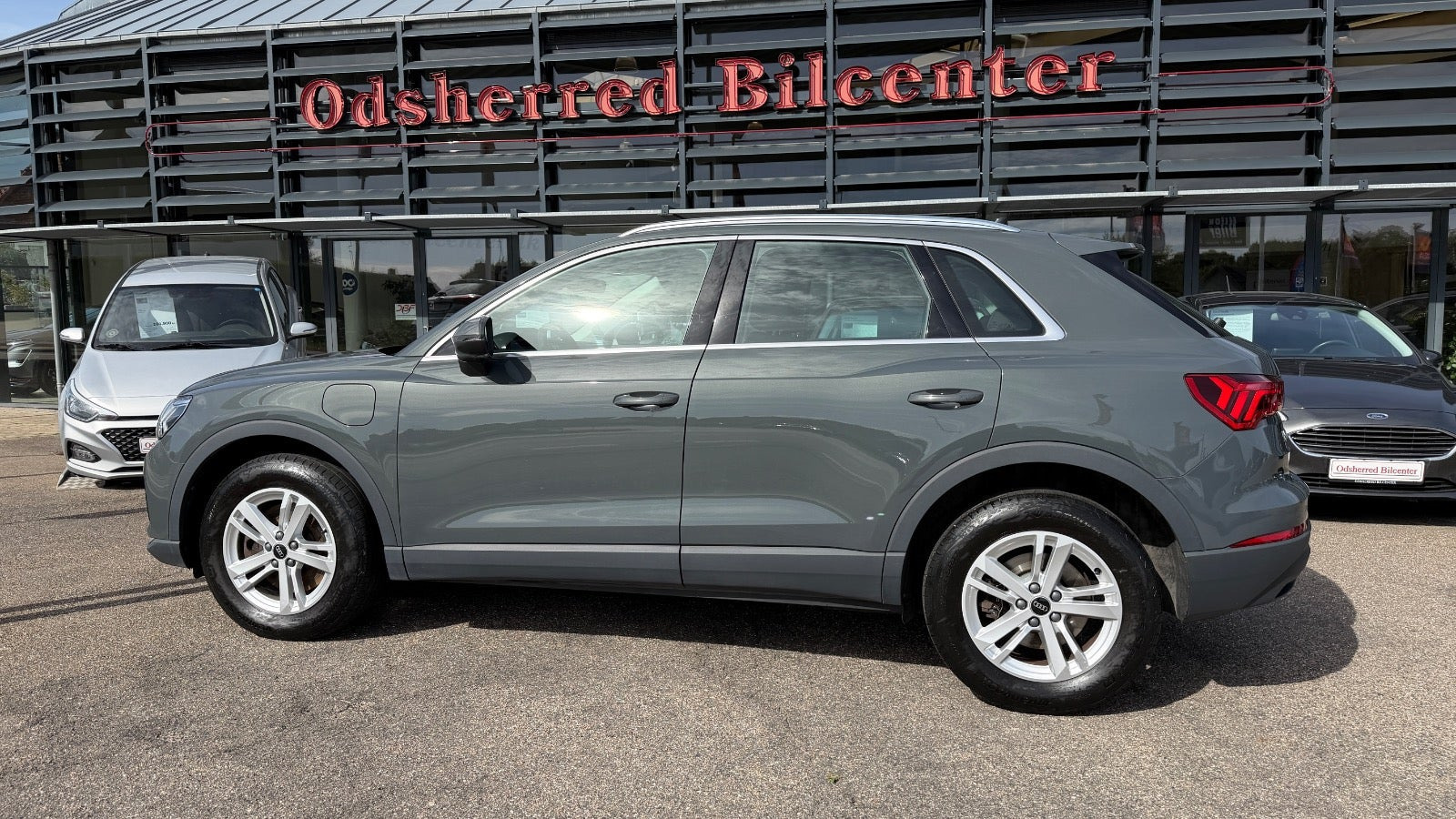 Grå Audi Q3 fra 2022