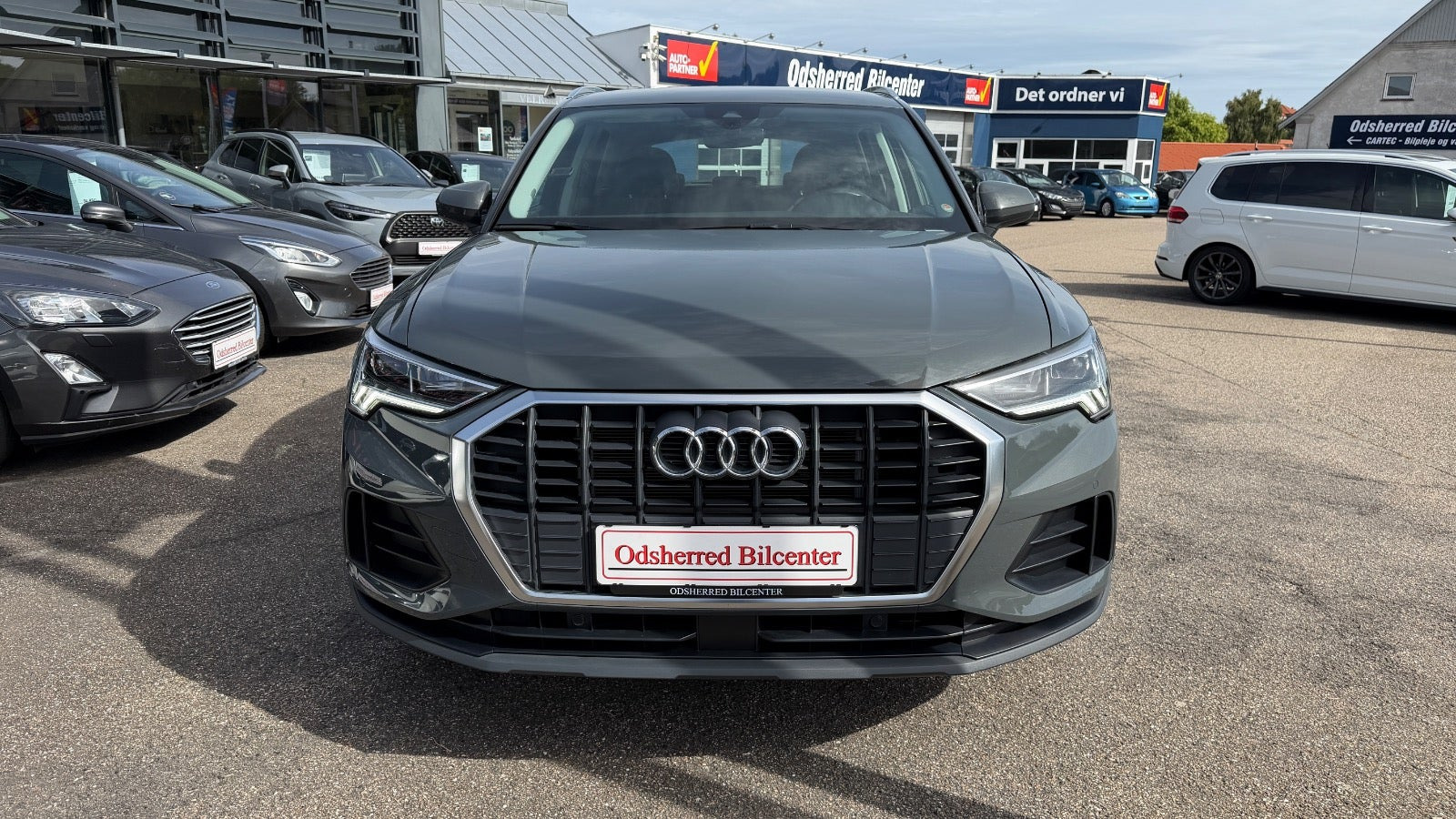 Grå Audi Q3 fra 2022